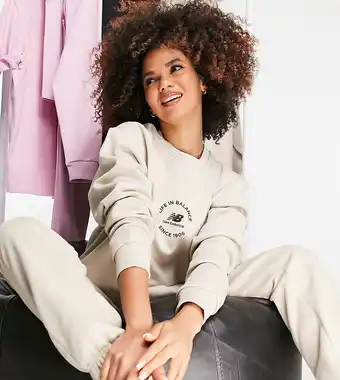Asos New Balance - Life In Balance - Sandfarvet sweatshirt-Neutral tilbud