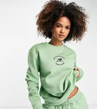 New Balance - Life in Balance - Sweatshirt i salviegrøn