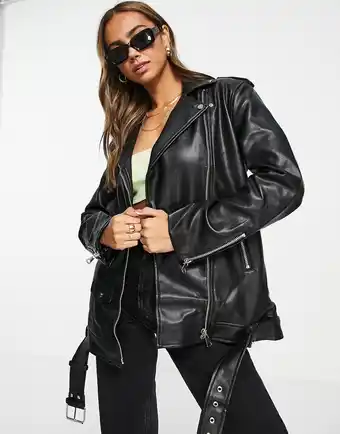 Stradivarius - Oversized jakke i sort, imiteret læder