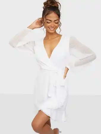 Nelly NLY Trend Stunning Wrap Dress Kjoler Hvid tilbud