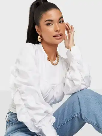 Nelly NLY Trend Layered Ruche top Hverdagsbluser tilbud