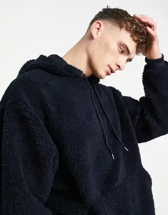 Asos ASOS DESIGN - Oversized hættetrøje i marineblå imiteret lammeskind tilbud