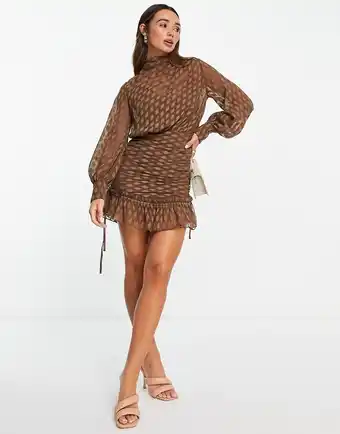ASOS DESIGN - Højhalset minikjole i tekstureret chiffon med rynket nederdel og flæsedetalje-Brun