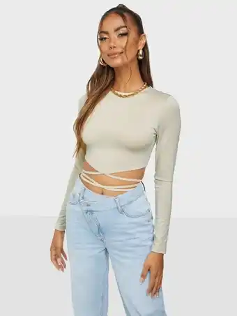 Nelly NLY Trend Tie Waist Top Toppe Grå tilbud