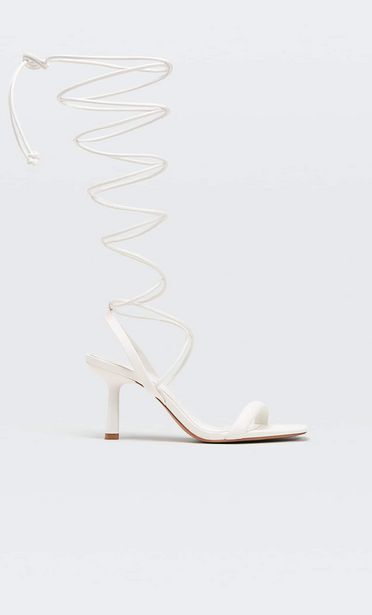 Sandalias blancas online stradivarius