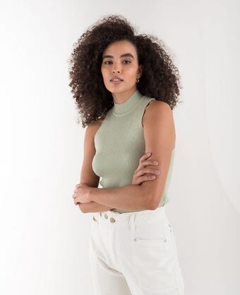NAF NAF Camiseta tejida para mujer verde manga sisa con cuello alto oferta