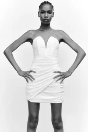 ZARA Vestido escote corazón oferta