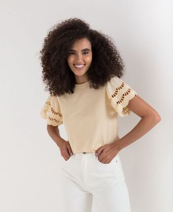 NAF NAF Camiseta para mujer amarilla manga corta con bordados perforados oferta