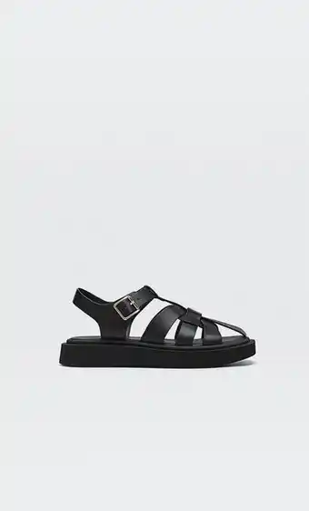 Stradivarius Sandalia plana cangrejera negra oferta