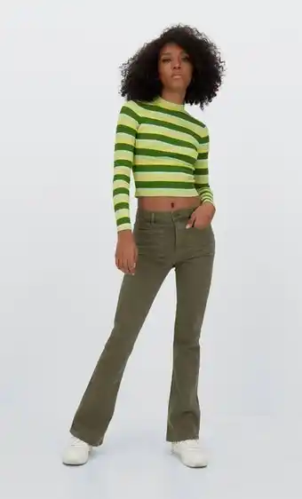 Stradivarius Pantalón flare sarga oferta
