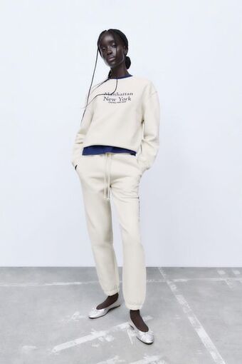 ZARA Pantalón jogger texto bordado oferta