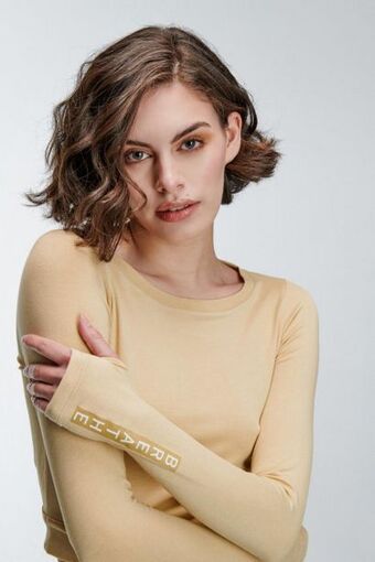 Koaj Camiseta manga larga, con estampado y escote en espalda. oferta