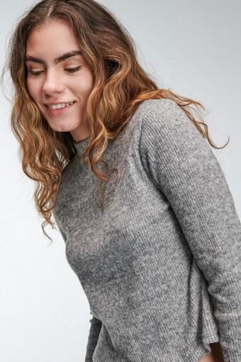 Koaj Camiseta manga larga, sin estampado y cuello alto. oferta