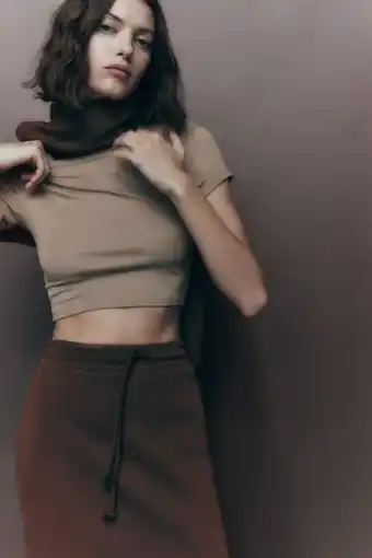 ZARA Camiseta crop oferta