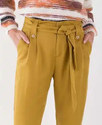 NAF NAF Pantalón para mujer amarillo relax tiro súper alto con cinturón oferta