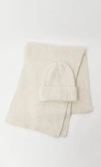 Stradivarius Set gorro y bufanda oferta
