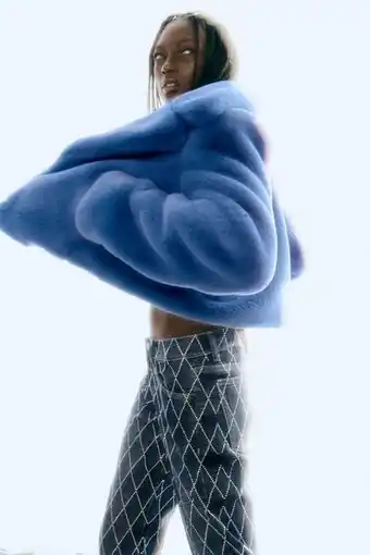 ZARA Chaqueta efecto pelo oferta