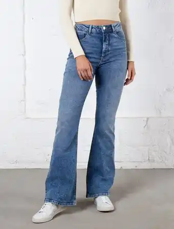 NAF NAF Jean flare fit cinco bolsillos oferta