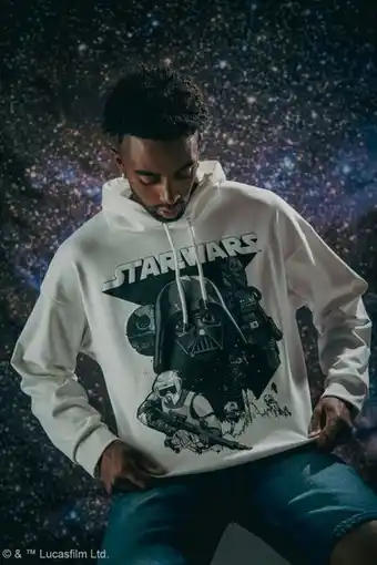 Koaj Buzo crema claro con capota y arte de star wars en frente oferta