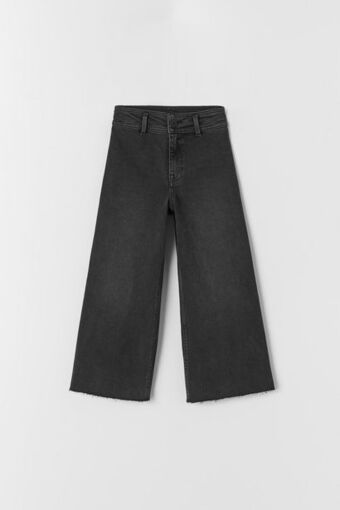 ZARA Soft handfeel marine jeans offer