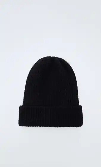 Stradivarius Basic beanie hat offer
