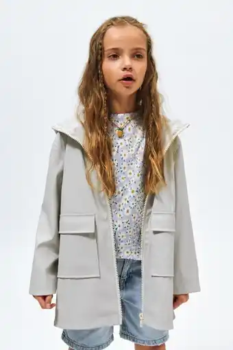 Rubberised raincoat with snap buttons