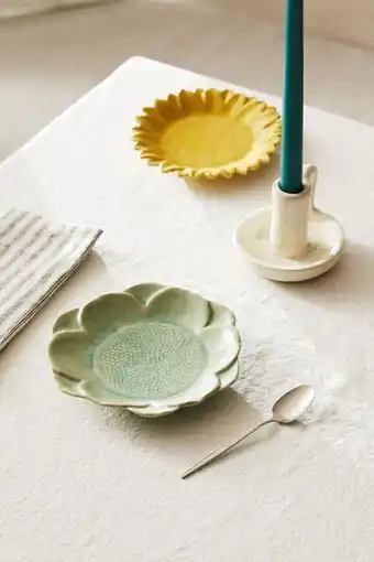 ZARA Flower-shaped dessert plate offer