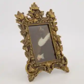 Gold tone polyresin photo frame 4x6in
