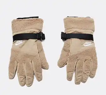 Footasylum Nike sherpa glove offer