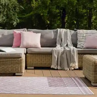 The outdoor living collection: outdoor trend garden rug - pink aztec