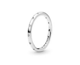 Pandora Simple sparkling band ring offer