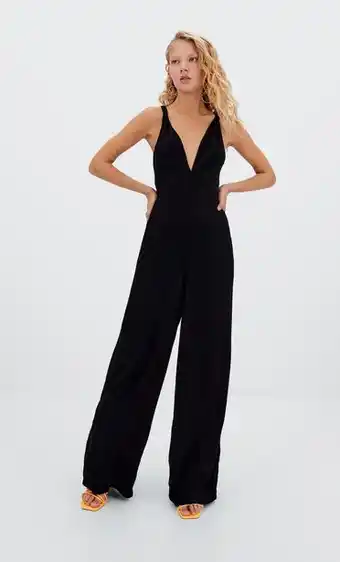Stradivarius Mono largo escote pico oferta