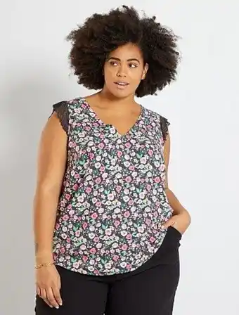 Blusa con cuello de pico