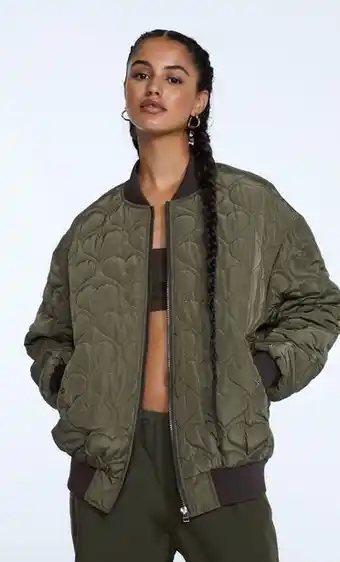 Stradivarius Bomber corazones oferta