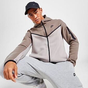 JD Sports Nike chaqueta con capucha tech fleece oferta