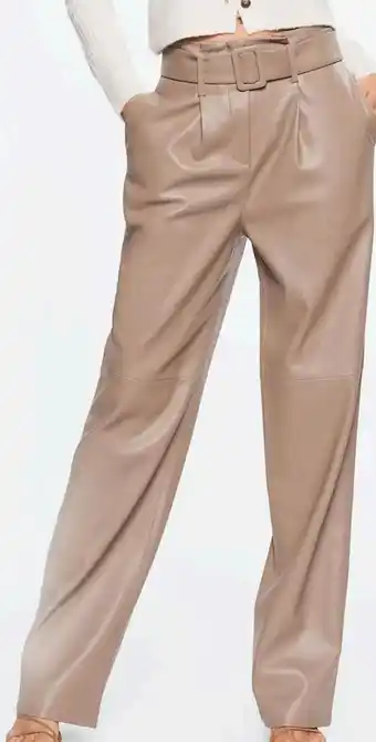 MANGO Pantalón recto efecto piel oferta