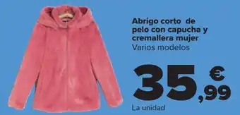 Carrefour Abrigo corto de pelo con capucha y cremallera mujer oferta