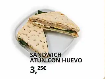 Sándwich atún con huevo