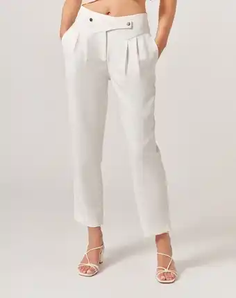 Naf Naf Pantalón de vestir con pinzas color crudo oferta