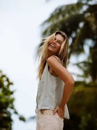 Indi & Cold Chaleco rayas lino oferta