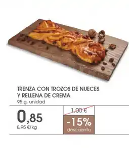 Supermercados Plaza Trenza con trozos de nueces y rellena de crema oferta