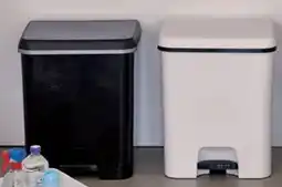 Carrefour Papelera de cocina con pedal dúo eco blanca o negra con separador para dos bolsas oferta
