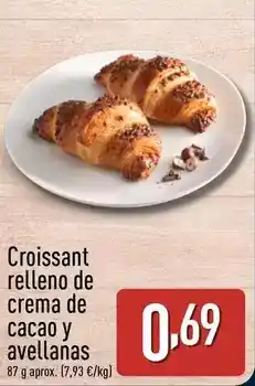 ALDI Croissant relleno de crema de cacao y avellanas oferta