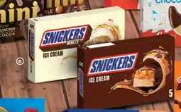 Alimerka SNICKERS Helado de chocolate o blanco, pack 5 oferta