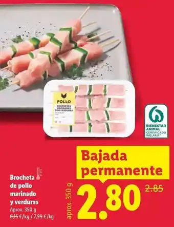 Brocheta de pollo marinado y verduras