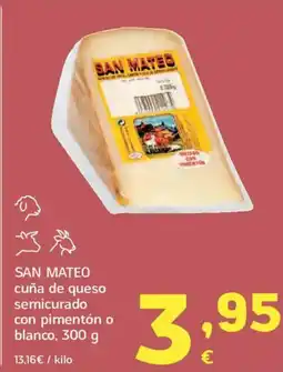 HiperDino SAN MATEO cuña de queso semicurado con pimentón o blanco oferta