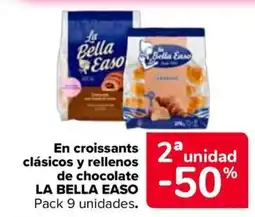 Carrefour LA BELLA EASO En croissants clásicos y rellenos de chocolate oferta