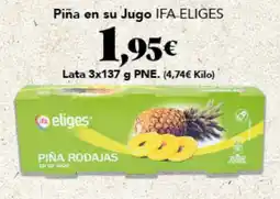 Gadis Ifa eliges piña rodajas en su jugo oferta