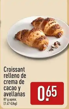 ALDI Croissant relleno de crema de cacao y avellanas oferta