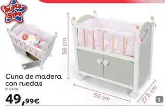 Cuna de madera con ruedas